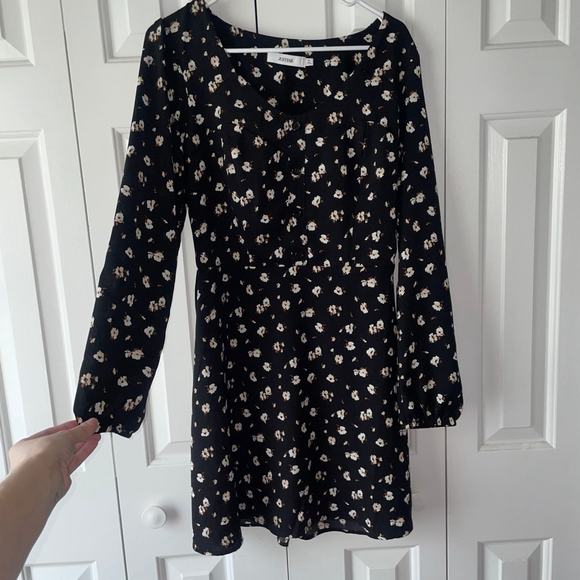 NWOT Women's JUSTFAB Black Floral Long Sleeve Dress Size Medium - Picture 2 of 8